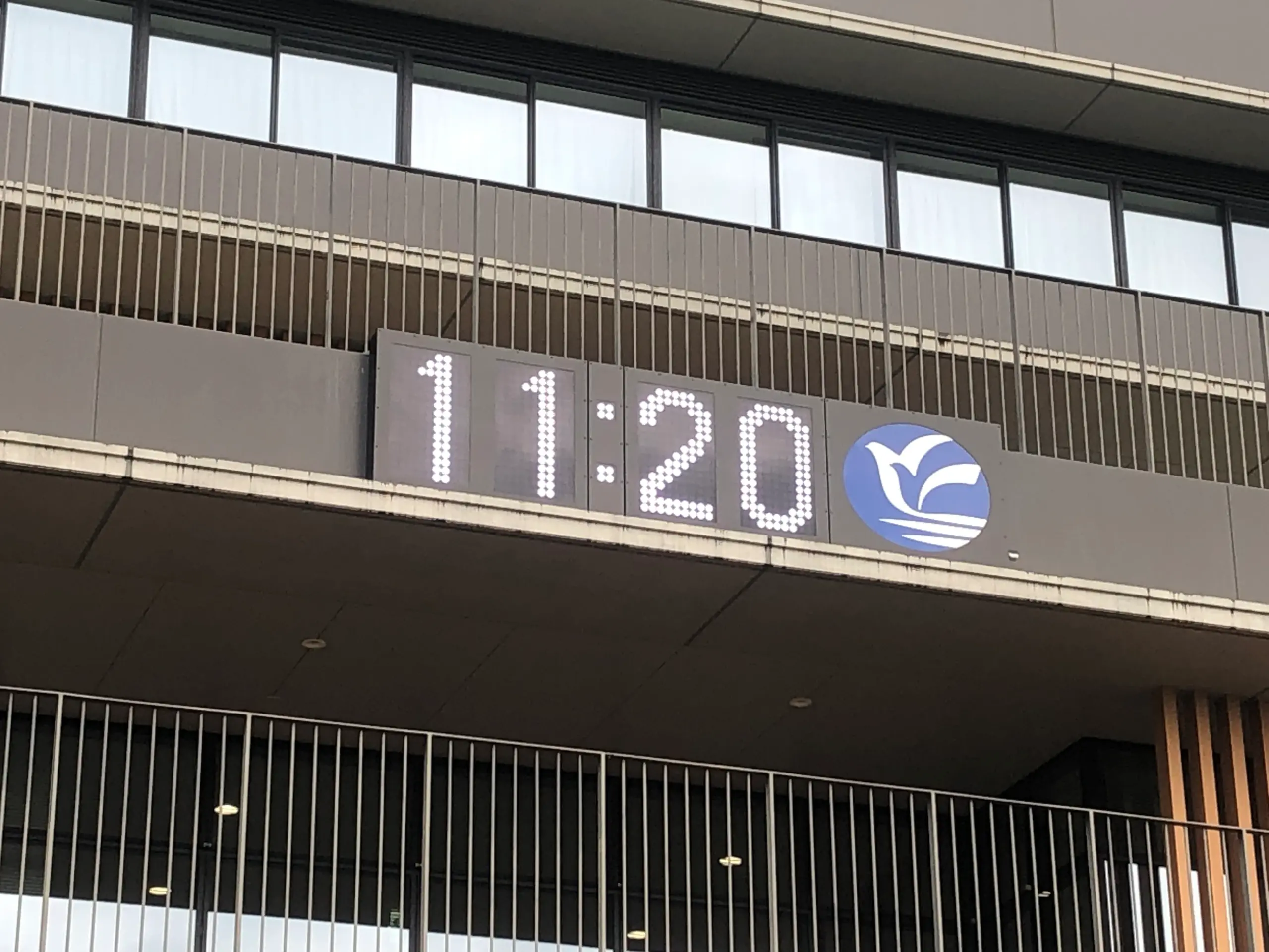 越谷市役所 デジタル時計